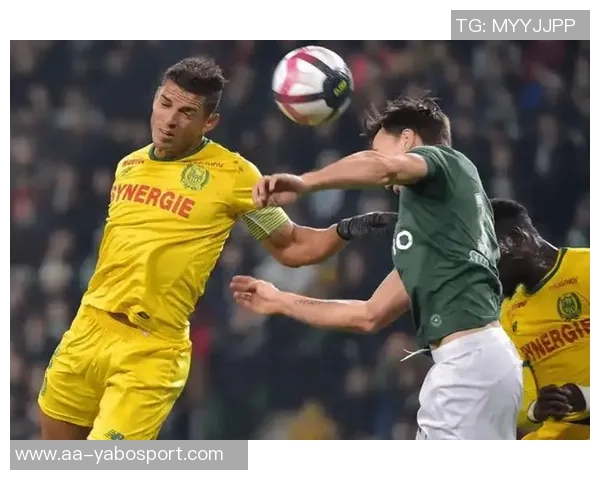 朗斯时隔19年重返法甲榜首托万双响助球队逆转昂热